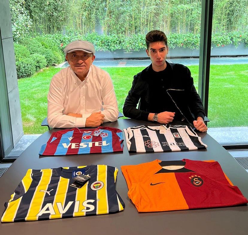 Sinan Engin ve Aras Güner’den 18 İmzalı Forma Hediye